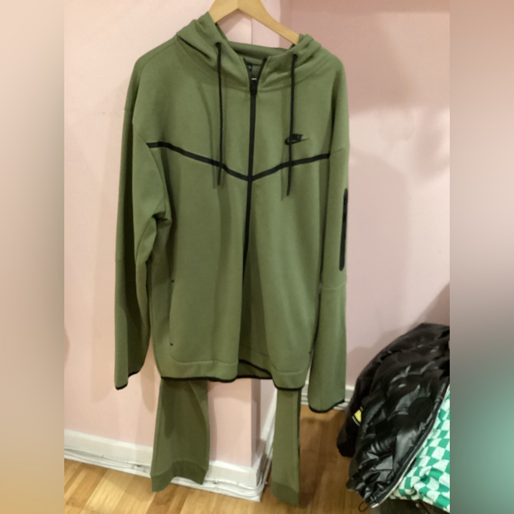 NWT green sweat suit